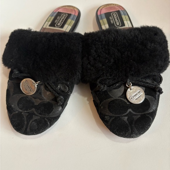 Coach Carra faux fur trim slippers black monogram silver charm size 6.5 - Picture 4 of 7